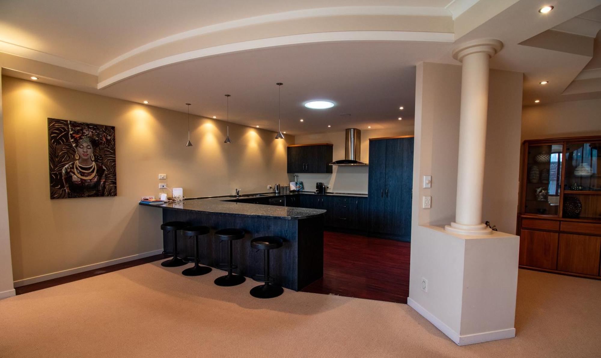 Large Luxury Apartment Located Right In Town Τούπο Εξωτερικό φωτογραφία