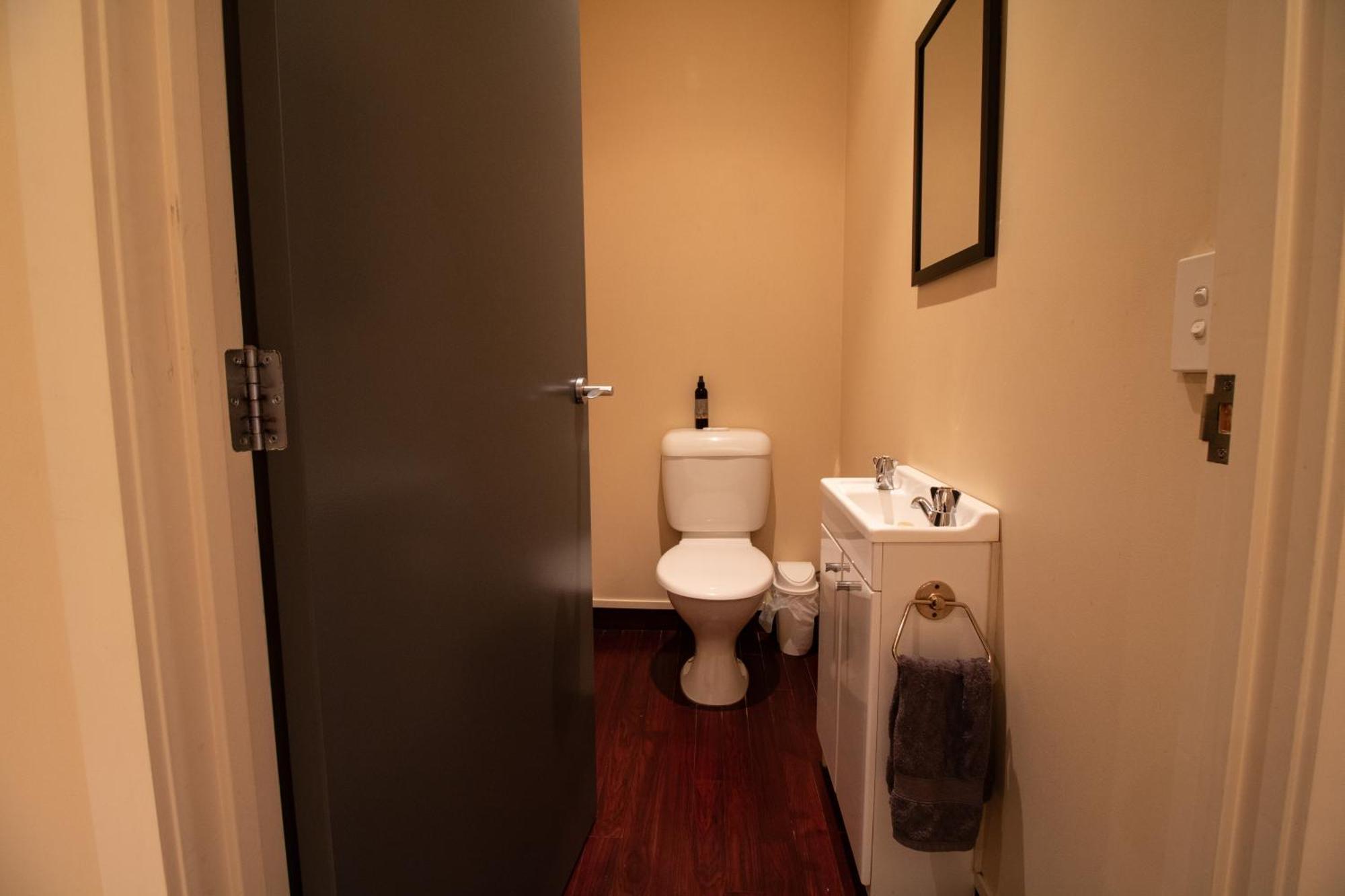 Large Luxury Apartment Located Right In Town Τούπο Εξωτερικό φωτογραφία