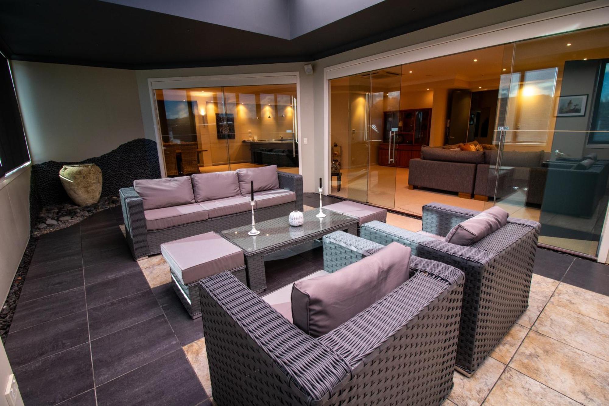 Large Luxury Apartment Located Right In Town Τούπο Εξωτερικό φωτογραφία