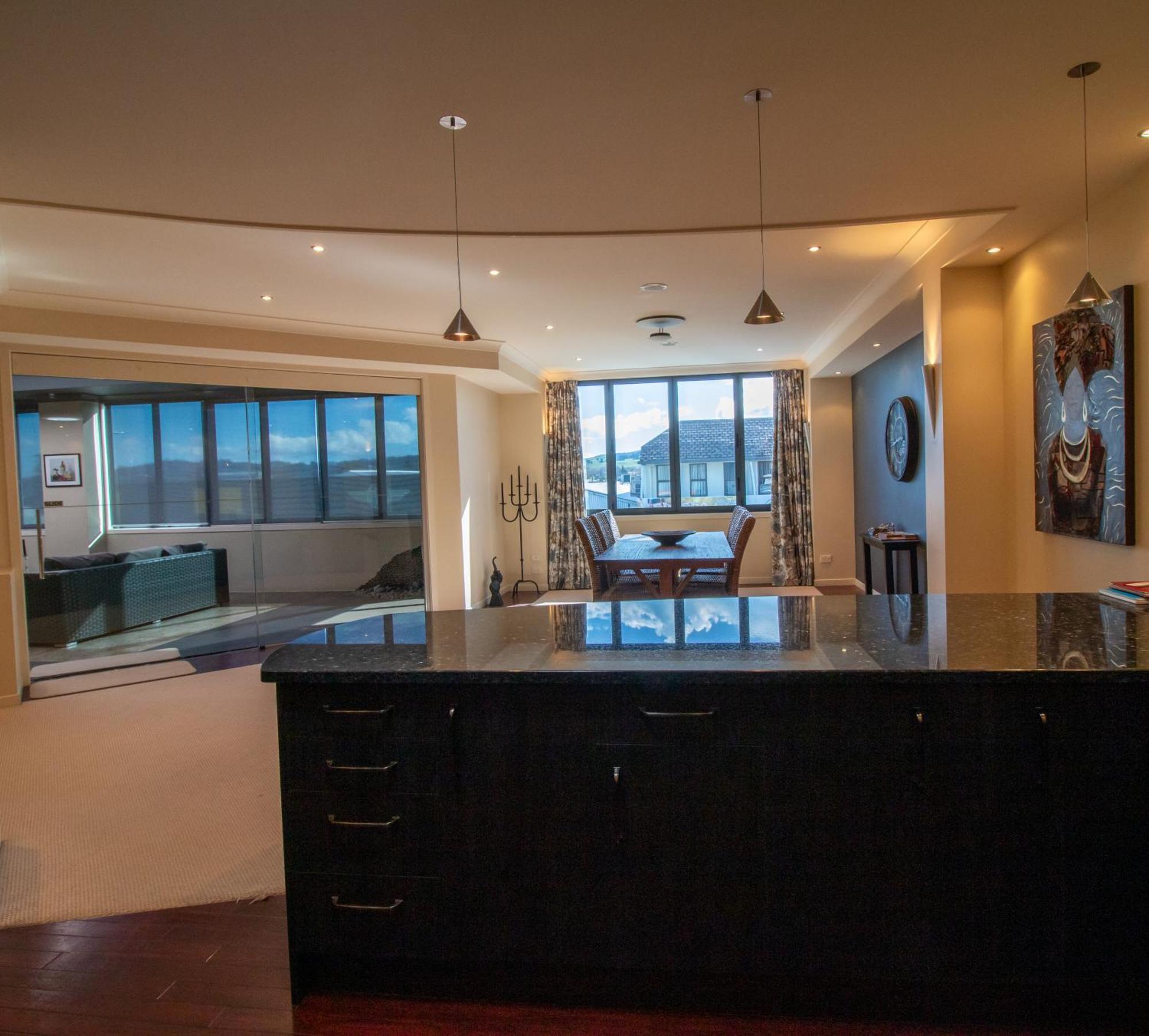 Large Luxury Apartment Located Right In Town Τούπο Εξωτερικό φωτογραφία